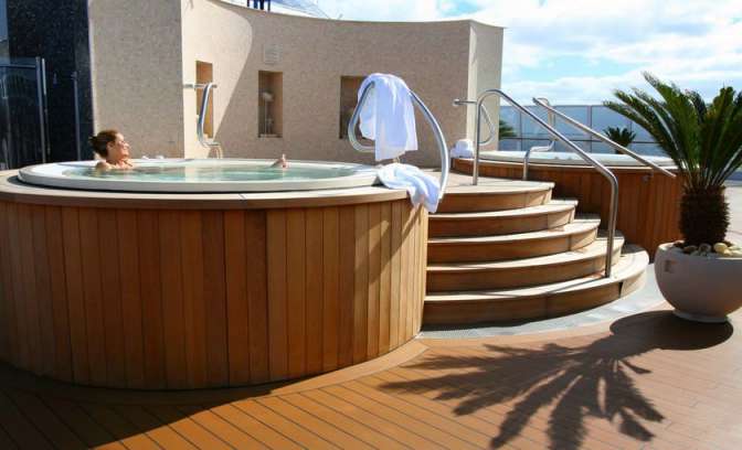 Whirpool op het dek van Oceania cruises 