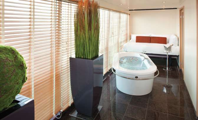 Seabourn Sojourn wintergarden solarium