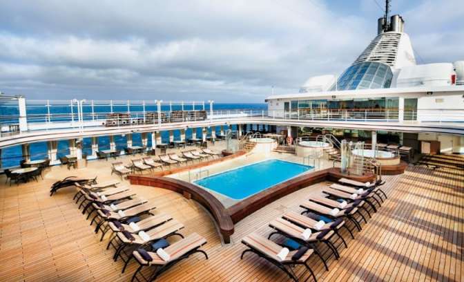 Zwembad op het dek van Silversea Spirit