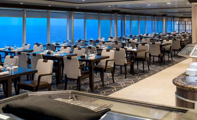 Restaurant aan boord van luxe rederij Azamara Journey