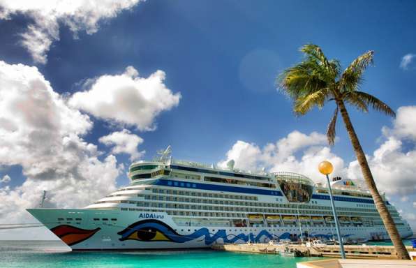 AIDAluna van AIDA op zee