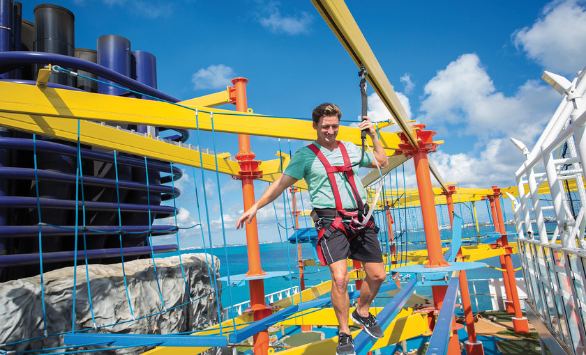 Een klimbaan op de Norwegian Breakaway van NCL